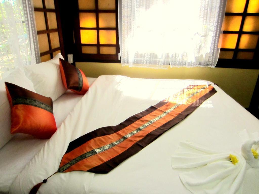 Golden Teak Homestay Mae Rim Exterior photo