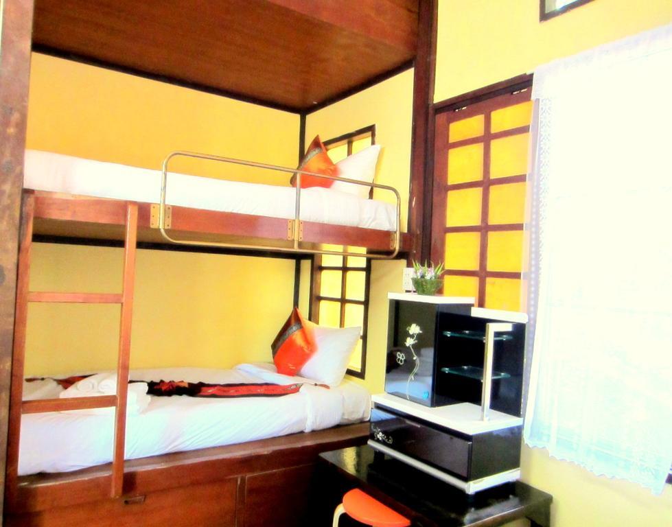 Golden Teak Homestay Mae Rim Exterior photo