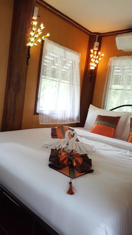 Golden Teak Homestay Mae Rim Exterior photo